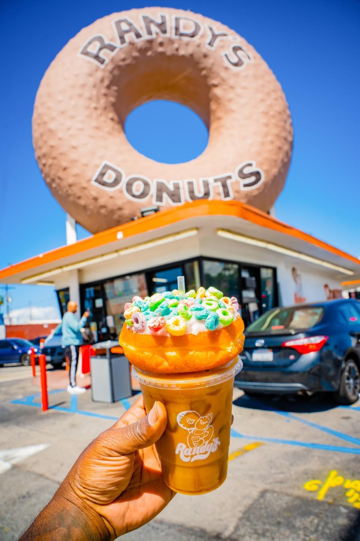 Join The Randy's Donuts® 627366 1