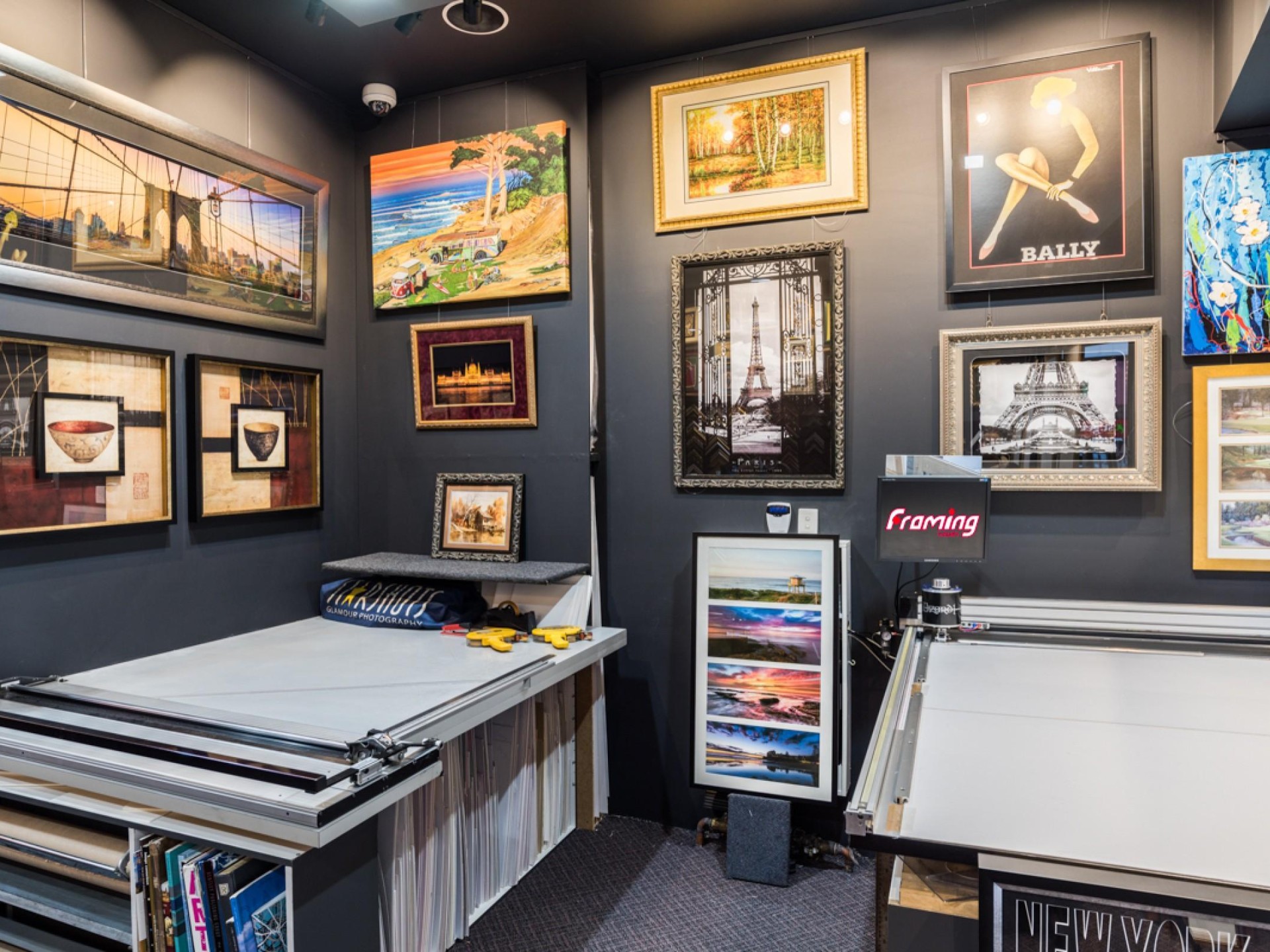 Picture Framing/gallery On Busy 627480 2