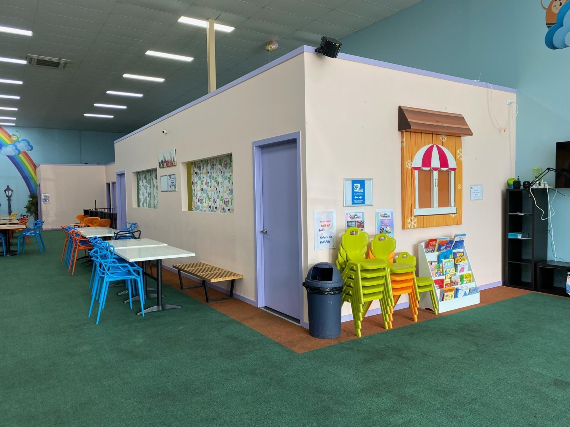 Play Centre Coffee Shop 628995 3