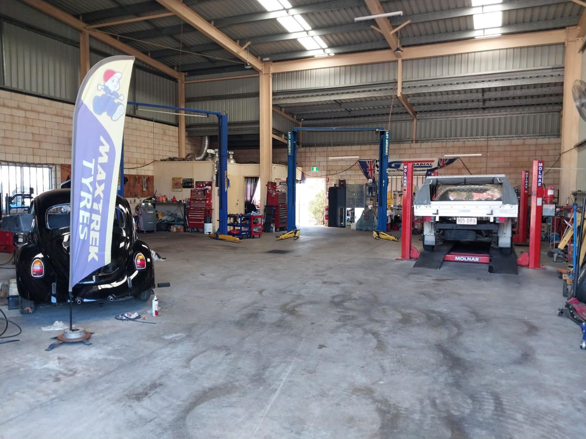 Quality Tyre/mechanicial.great Location Lifestyle 629306 2