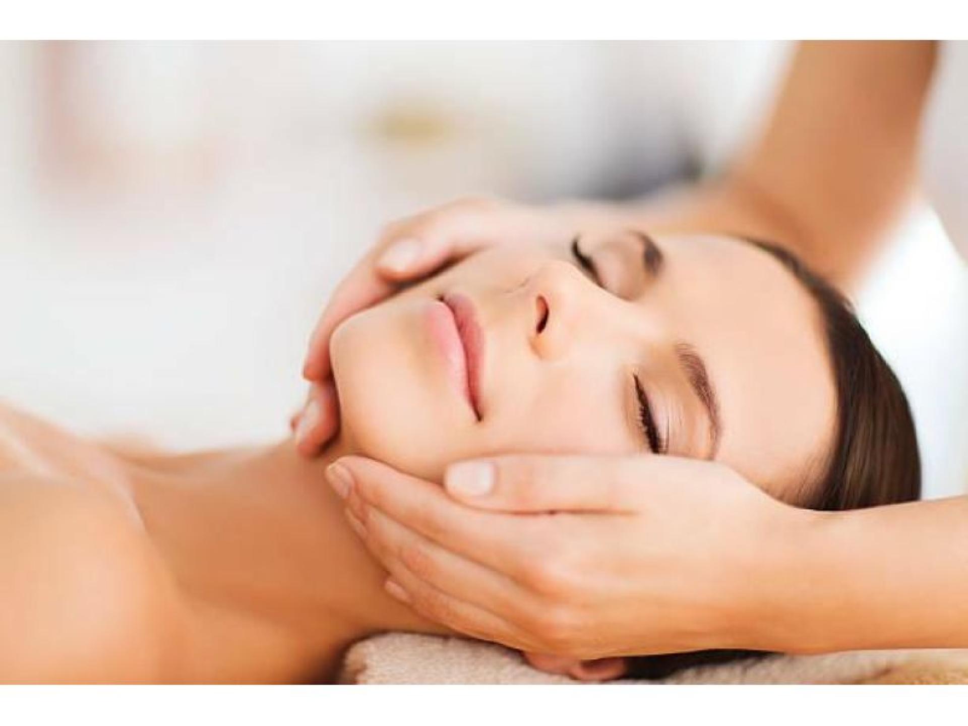 Beauty Salon Hair Dressing 629616 1