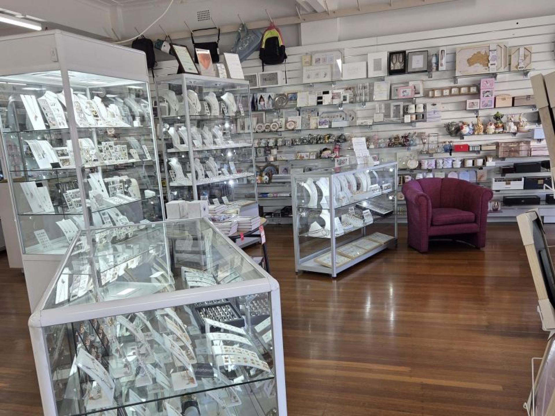 Retail Jewellery Watches & 630949 3