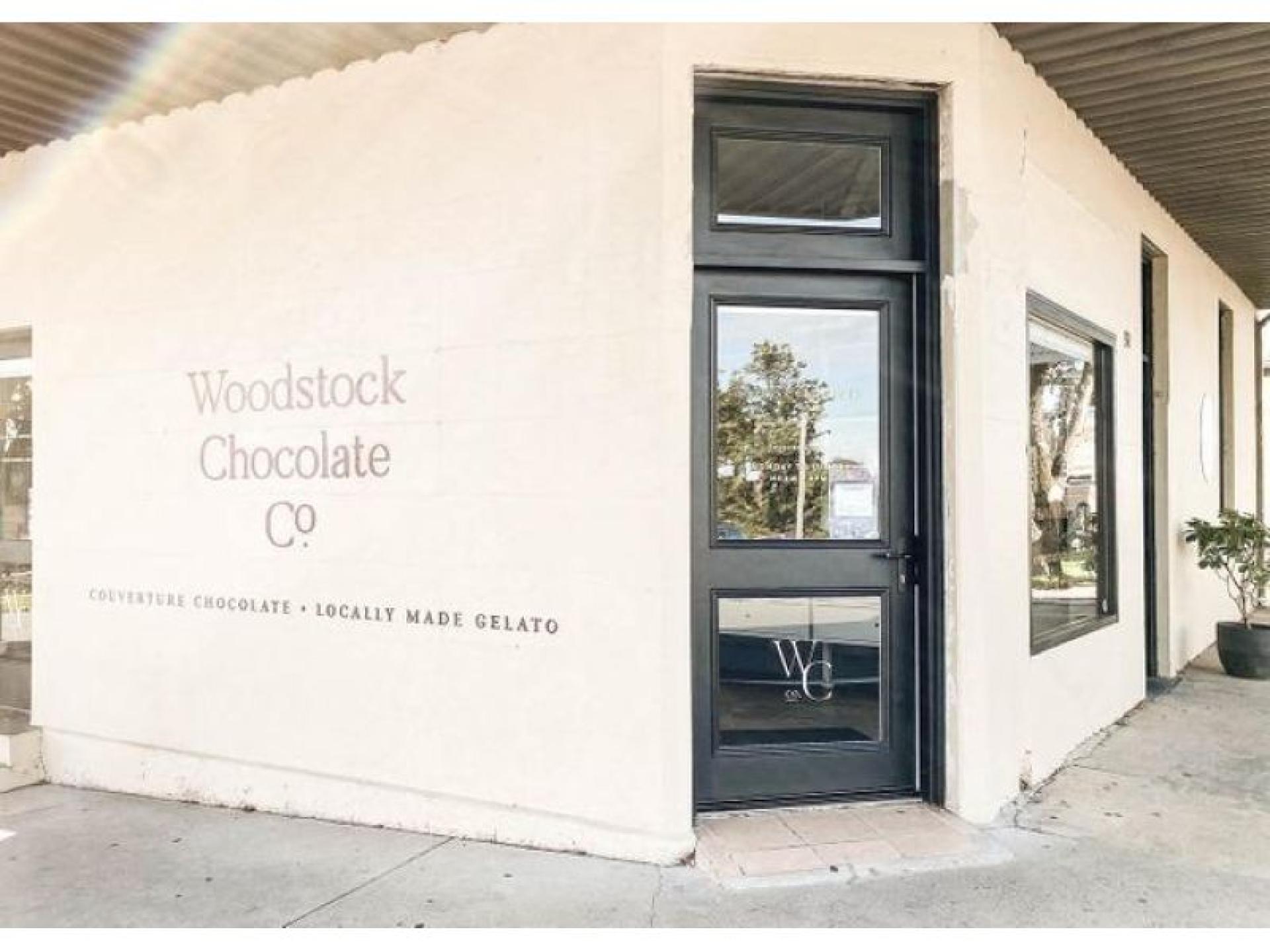 Sold - Woodstock Chocolate 632364 1