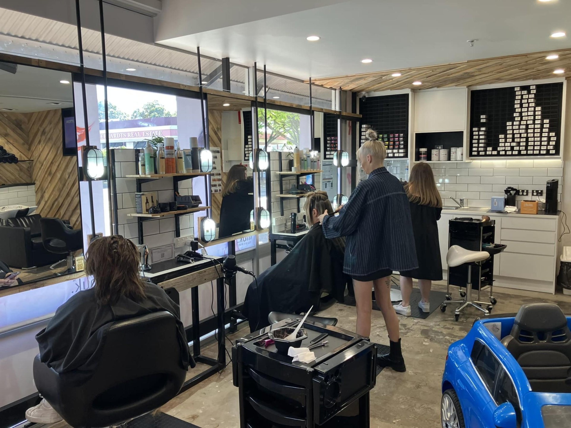 Thriving Barber Shop And 635054 2