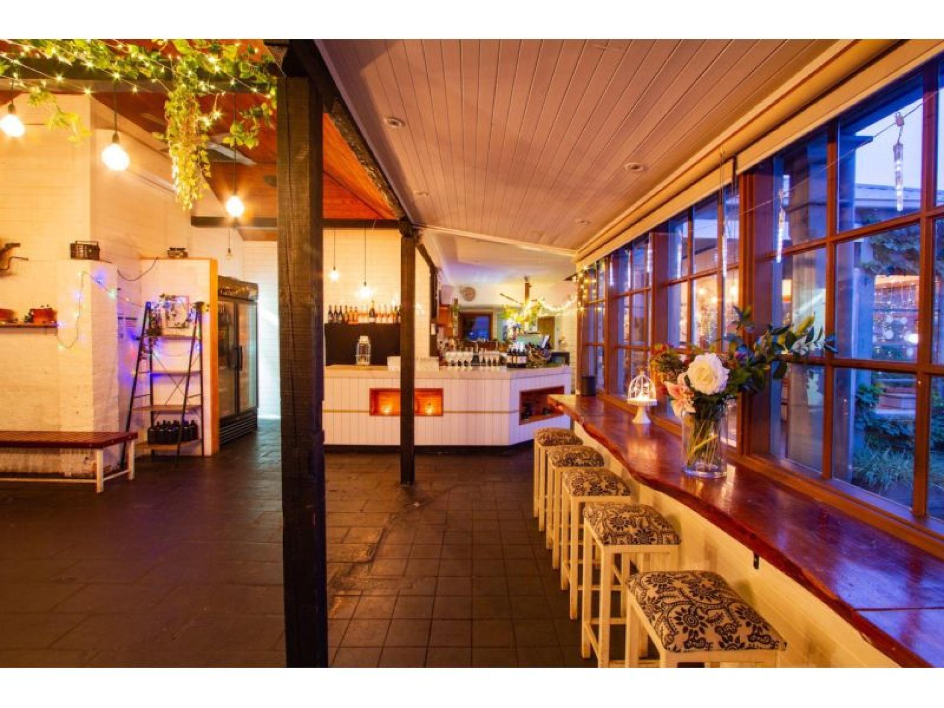 Four Larks - Suits 635422 3