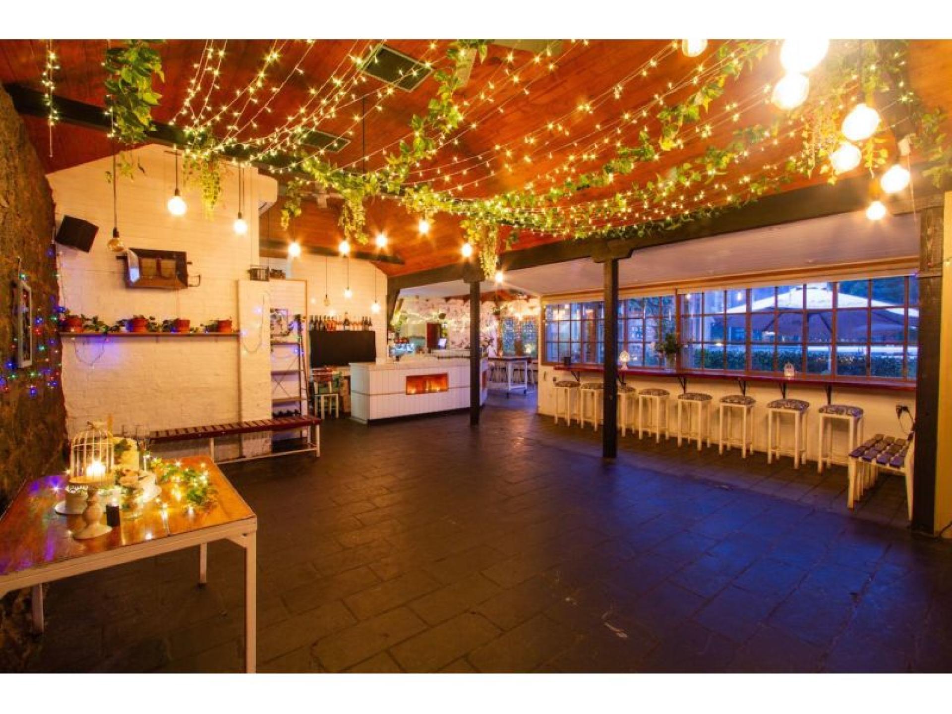 Four Larks - Suits 635422 2