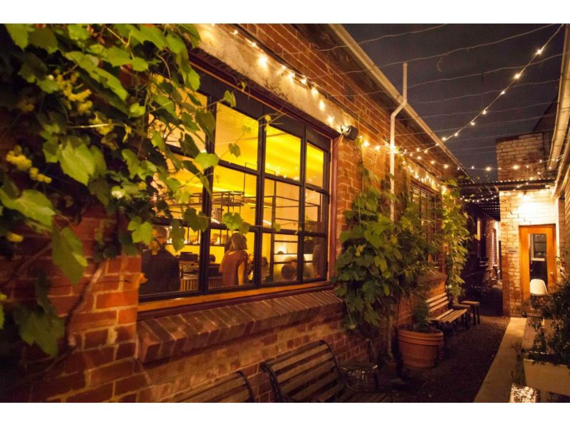 Stunning Restaurant And Bar 636900 2