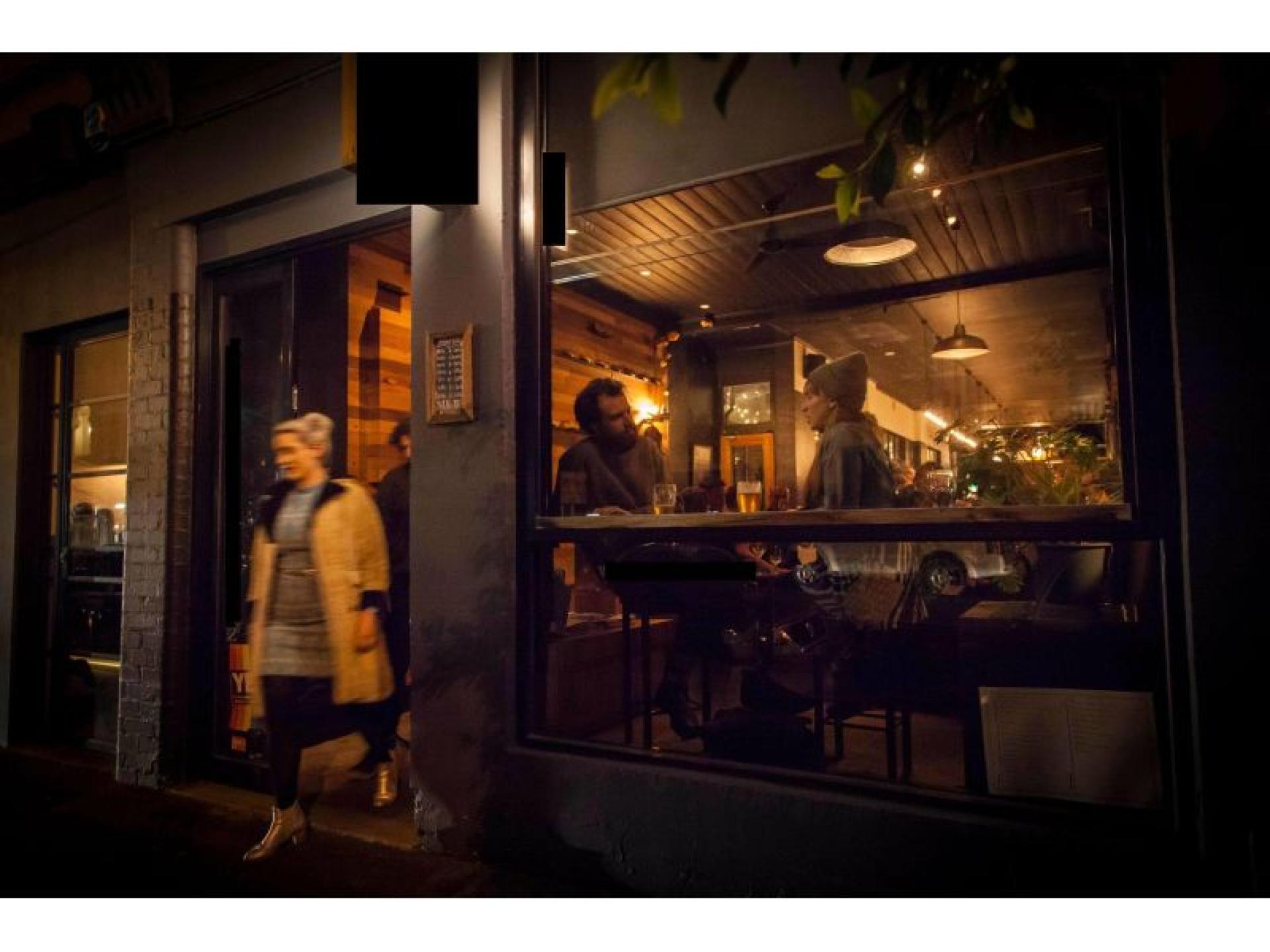 Stunning Restaurant And Bar 636900 3