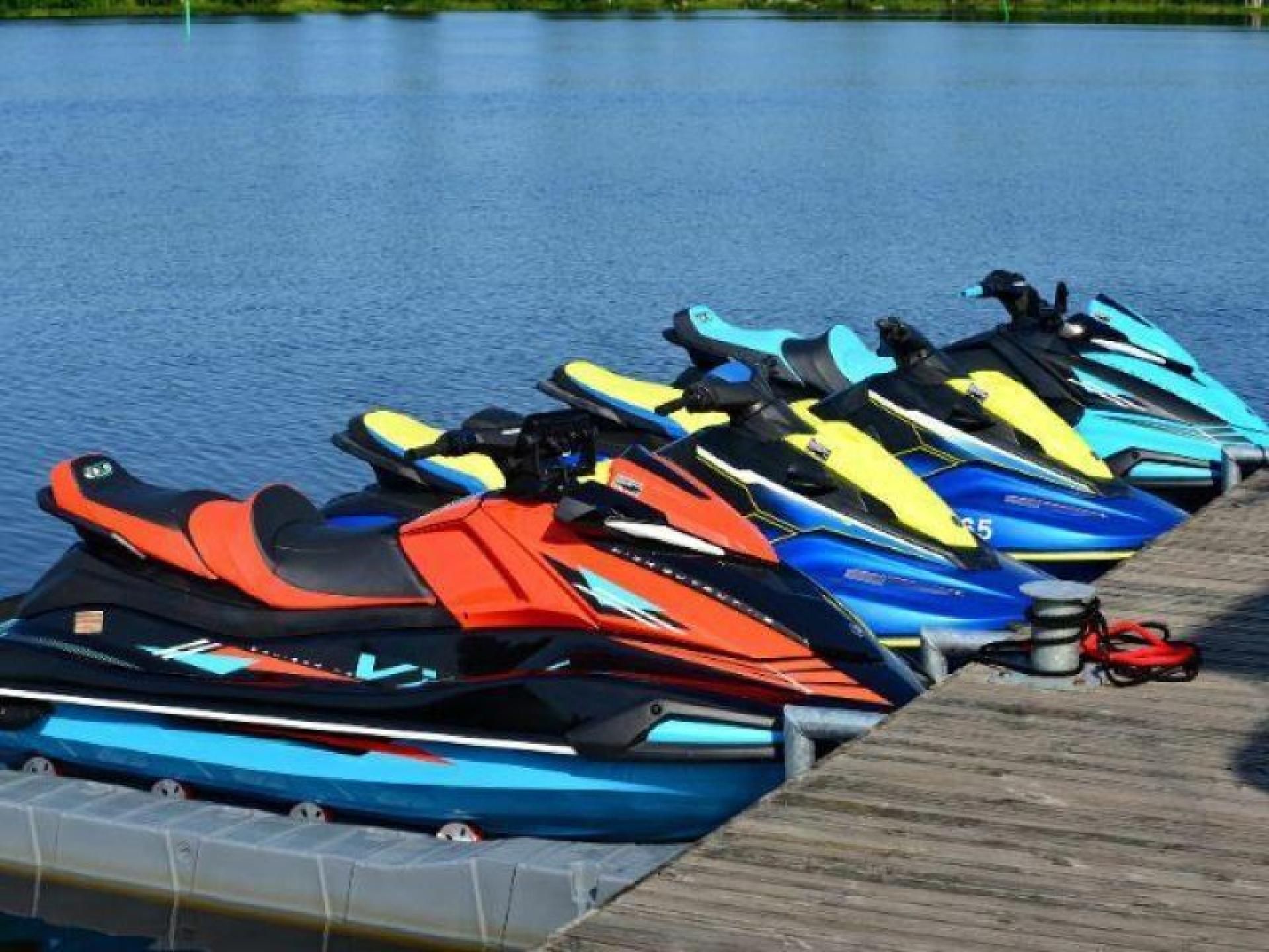 Under Offer! Platinum Jet-ski 637083 2