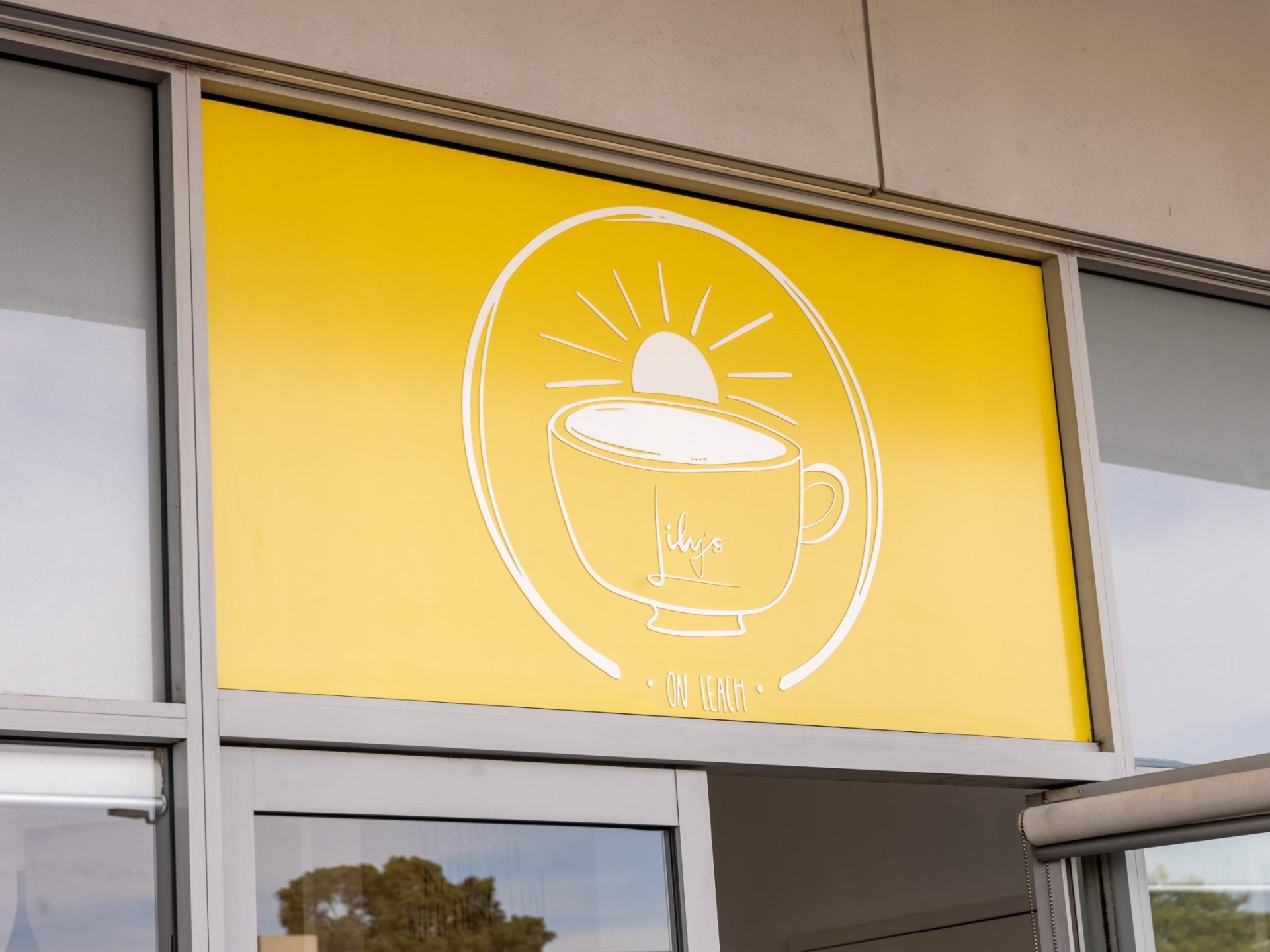 Sole Cafe In Bustling 637142 2