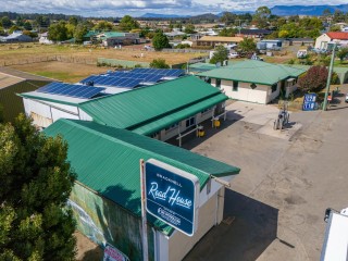 Road House General Store LPO Freehold 3BR Home Block size 2668m2, T/O FY25 $1.5mill+