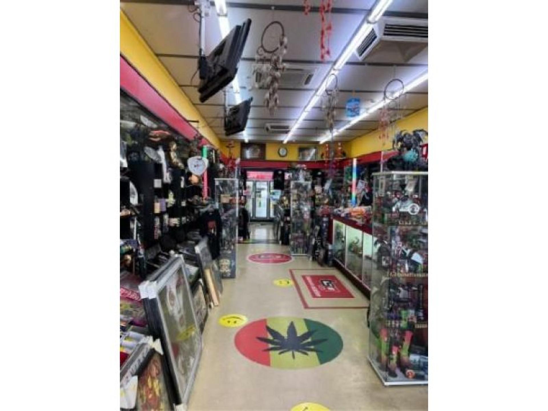 Tobacconist / Freehold In 638886 3