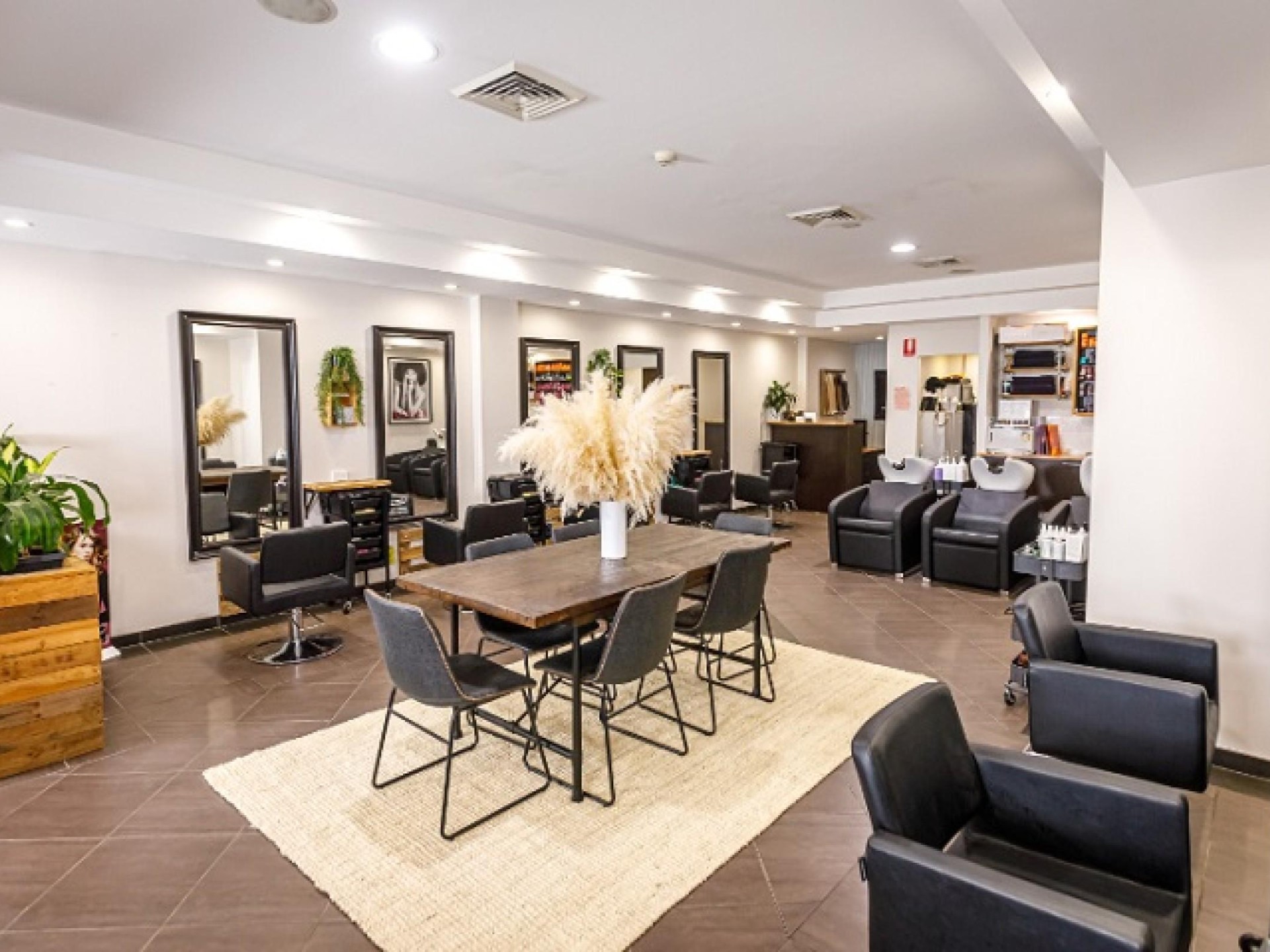 Established Hair Salon: Highly 639012 1