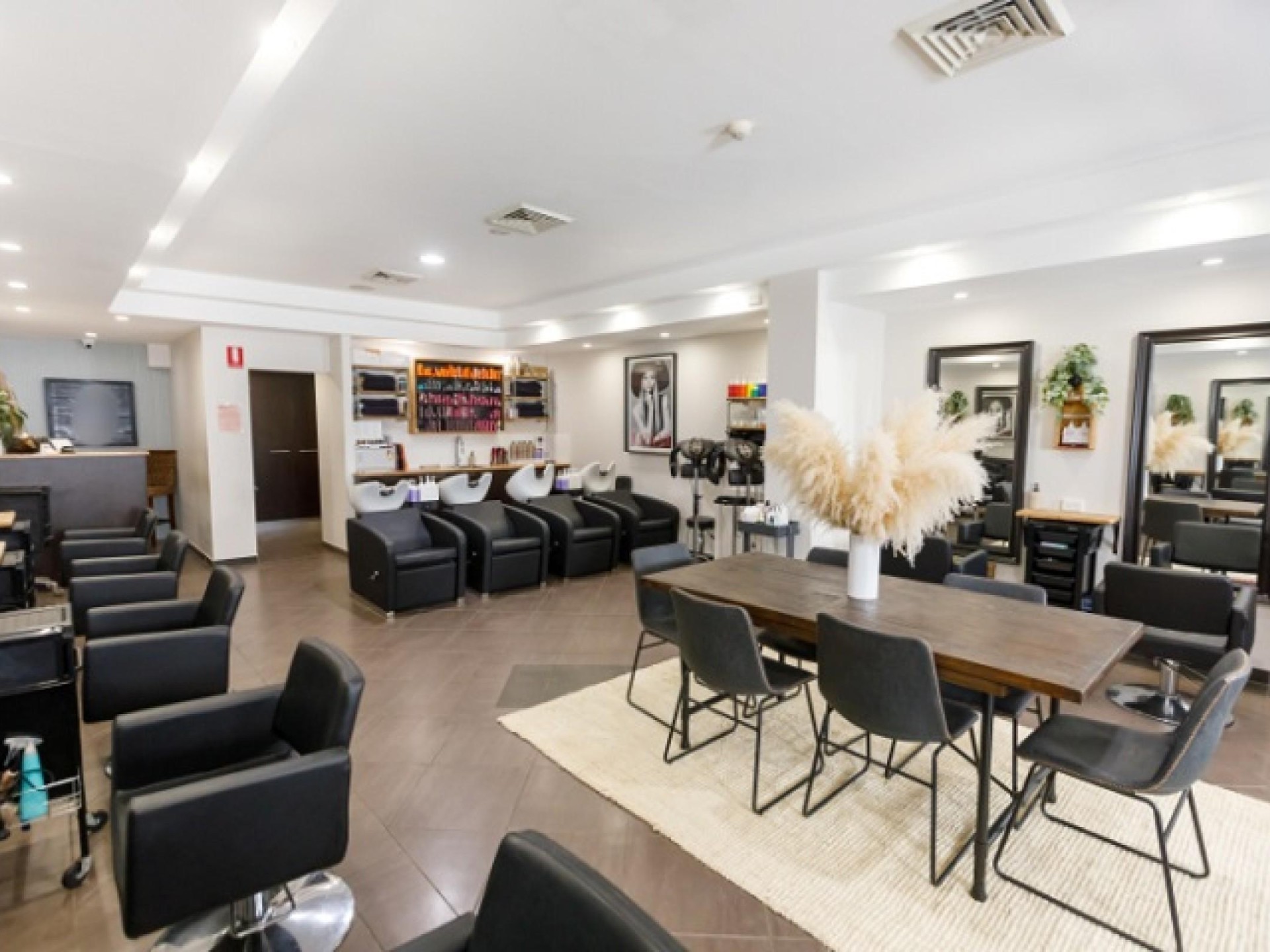 Established Hair Salon: Highly 639012 2