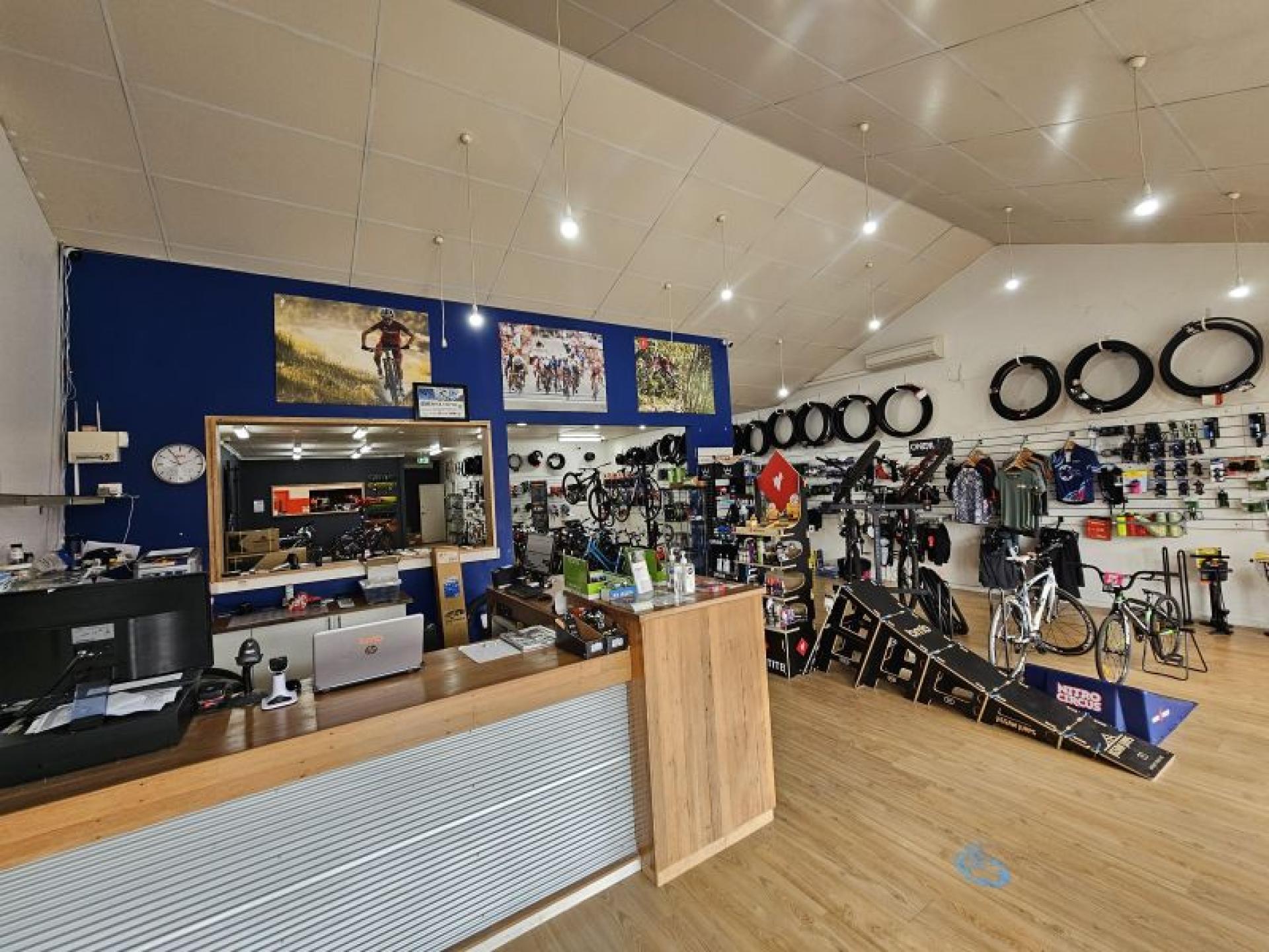 Fully Equipped Bicycle Shop 641984 2