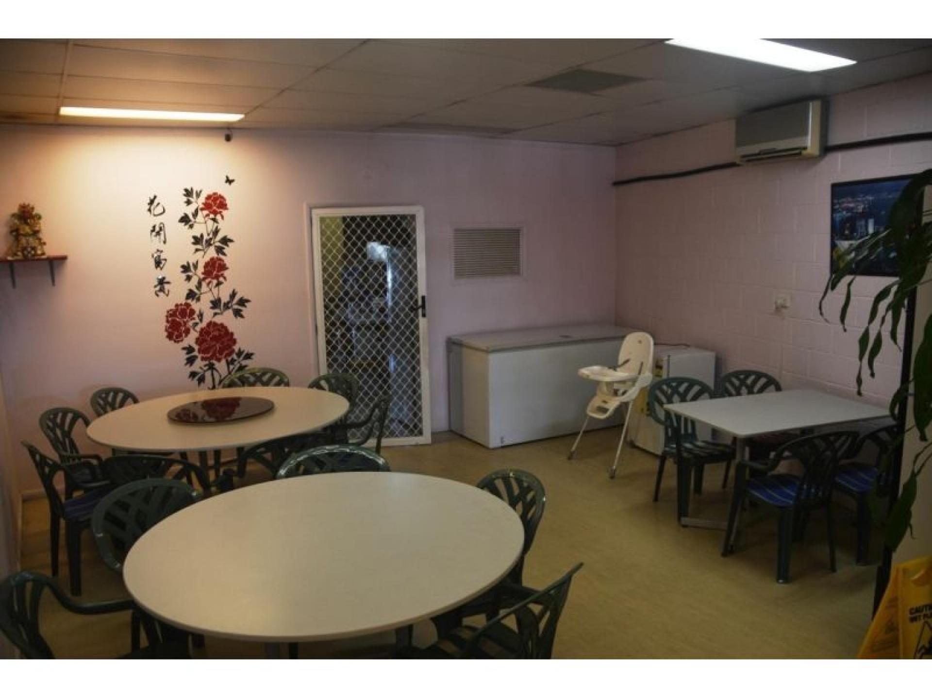 Under Offer - Chinese 642132 3