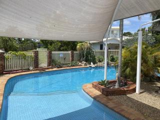 SELF-CONTAINED BEACH SIDE MOTEL - 2056MF