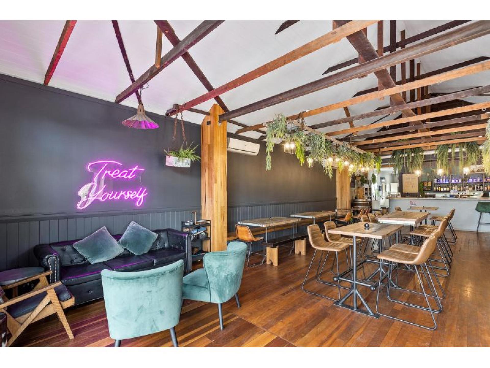 Berry Events Venue & 642248 3