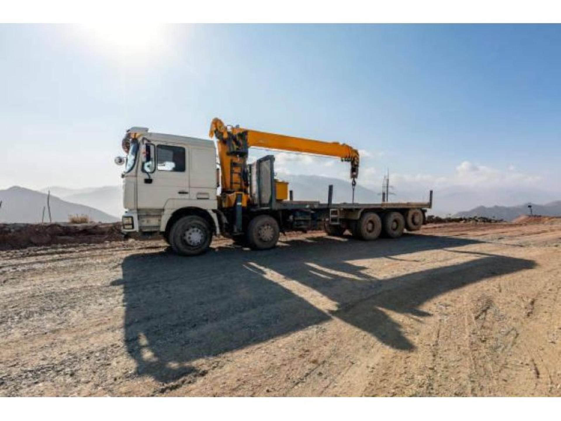 Under Offer! Secure Crane 642376 1