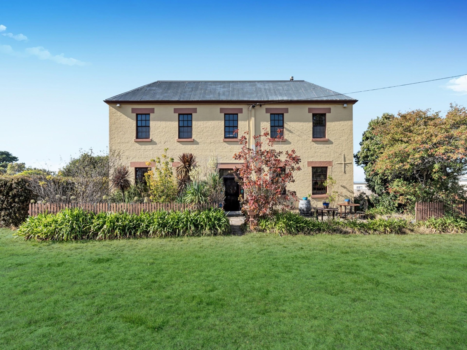 Under Contract 642408 1