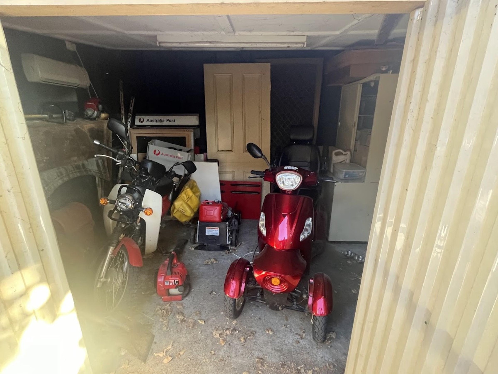 Licensed Post Office & 642638 3