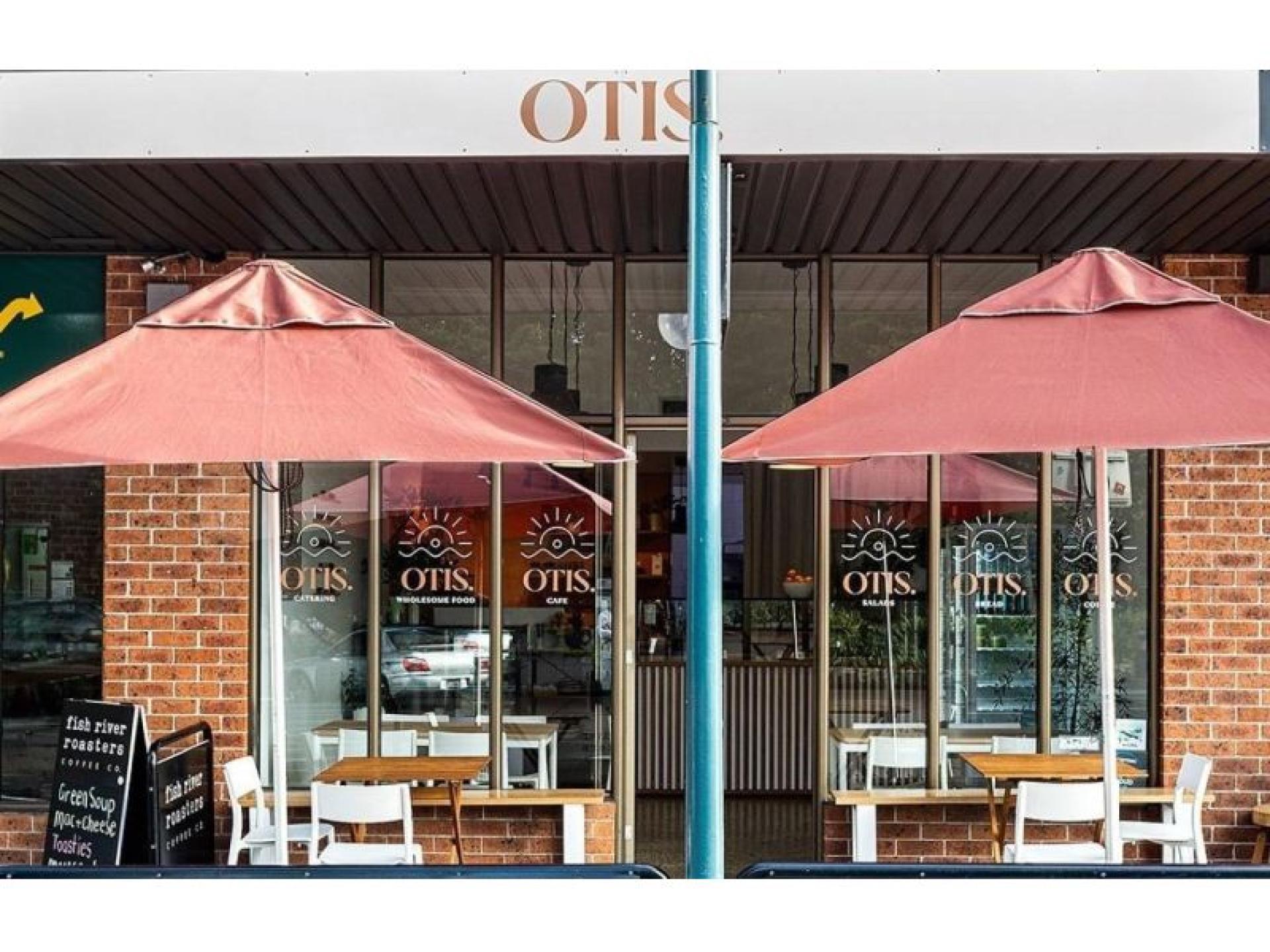 Otis Cafe & Deli 643224 2