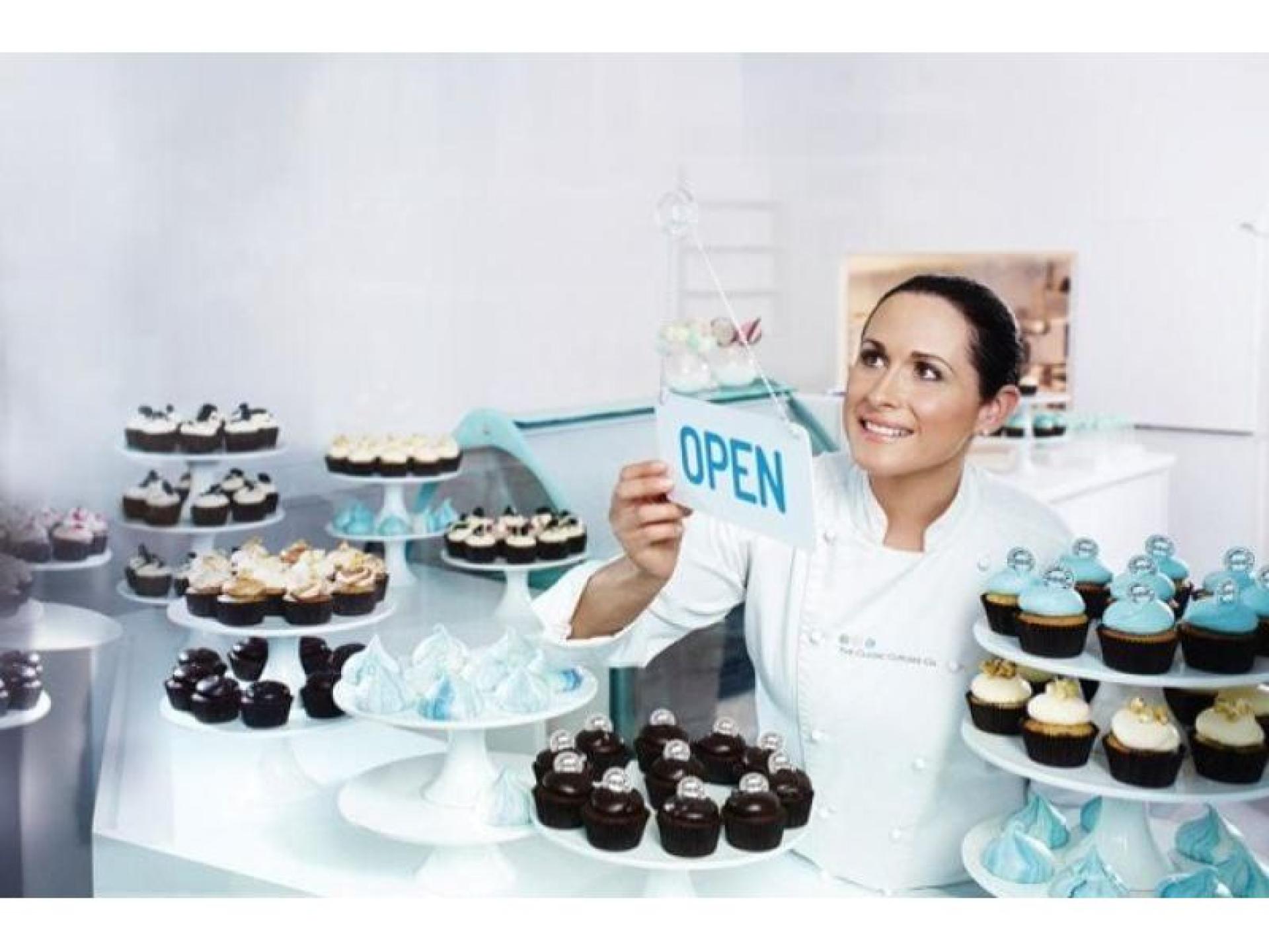 The Classic Cupcake Co 645181 1