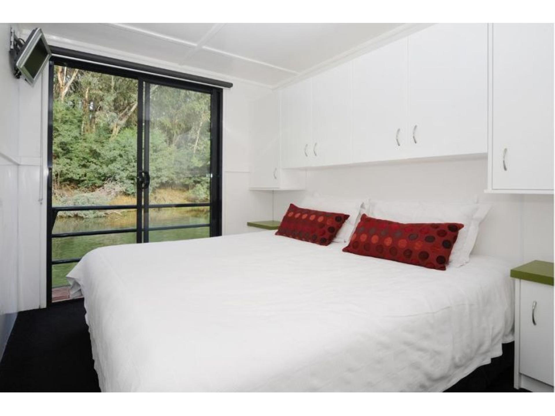 Luxury On The Murray 645600 3
