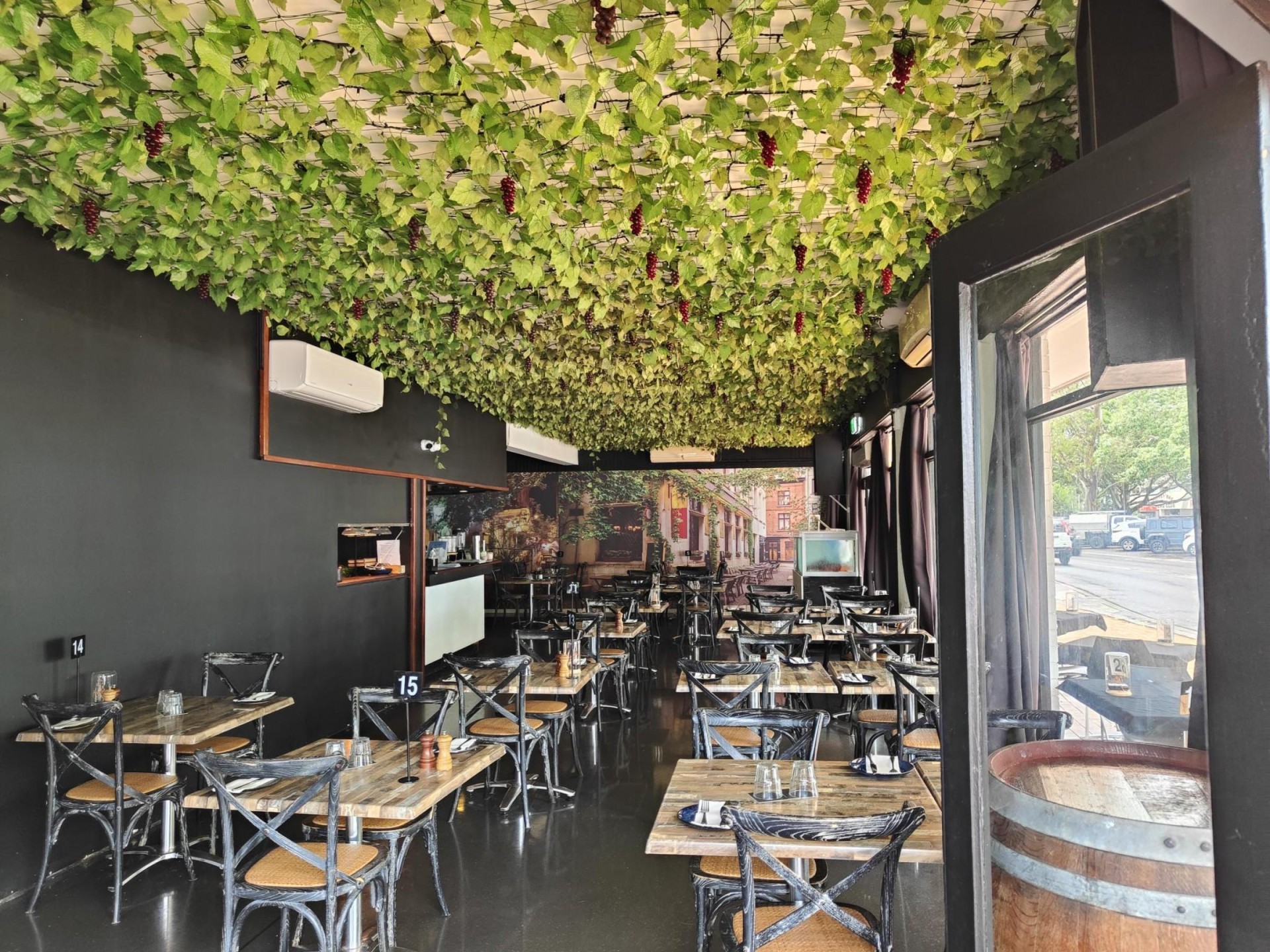 Under Offer Restaurant Owner 646926 1