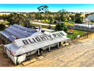 FREEHOLD VACANT POSSESSION - Blighty Hotel, NSW - 1P0436