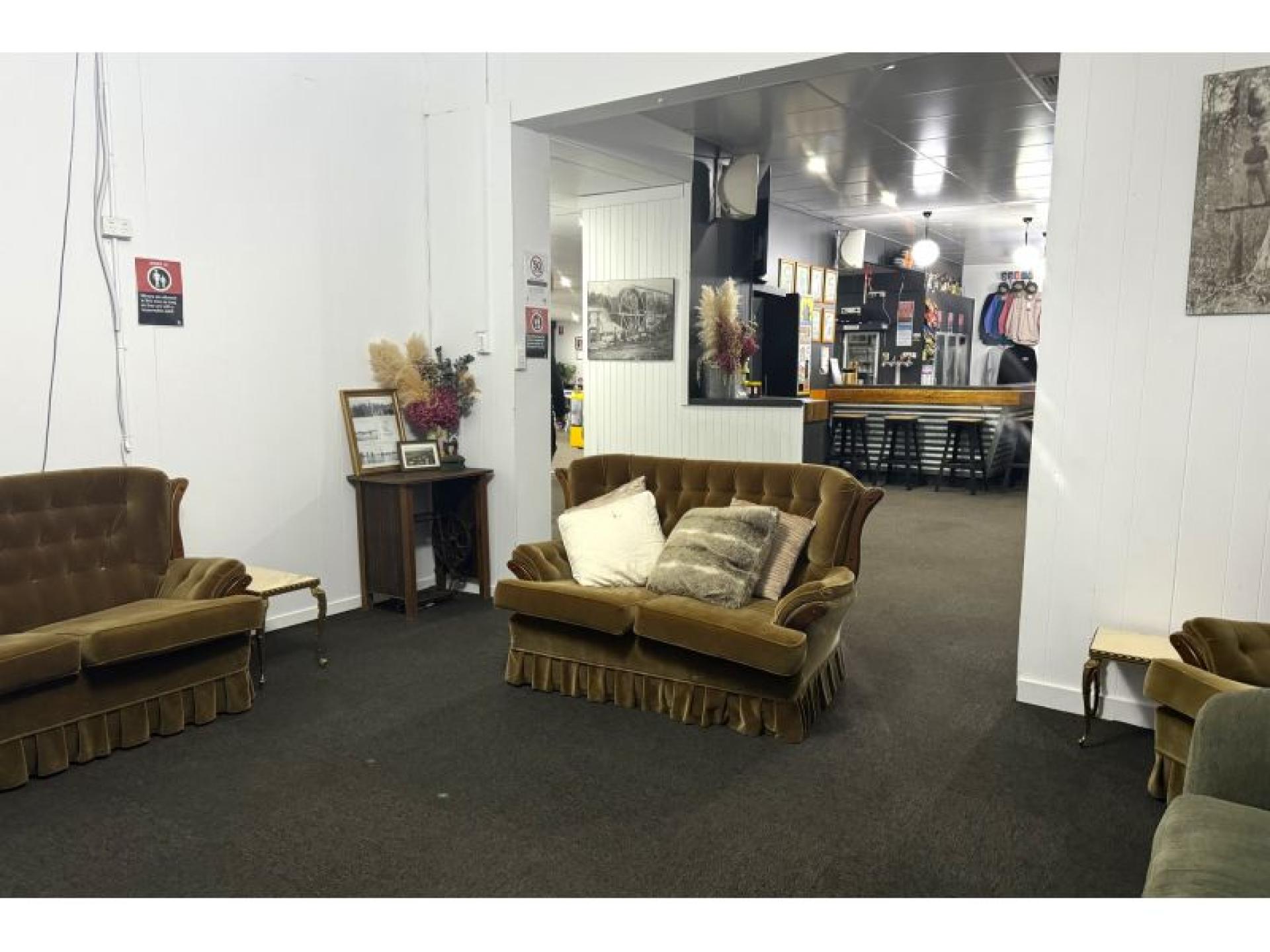 Freehold Vacant Possession - 646934 3
