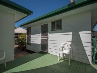 Freehold Gee-Dee's Family Cabins At Karumba Point for Sale