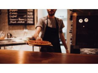 Efficiently Operating Pizzeria on the South Coast