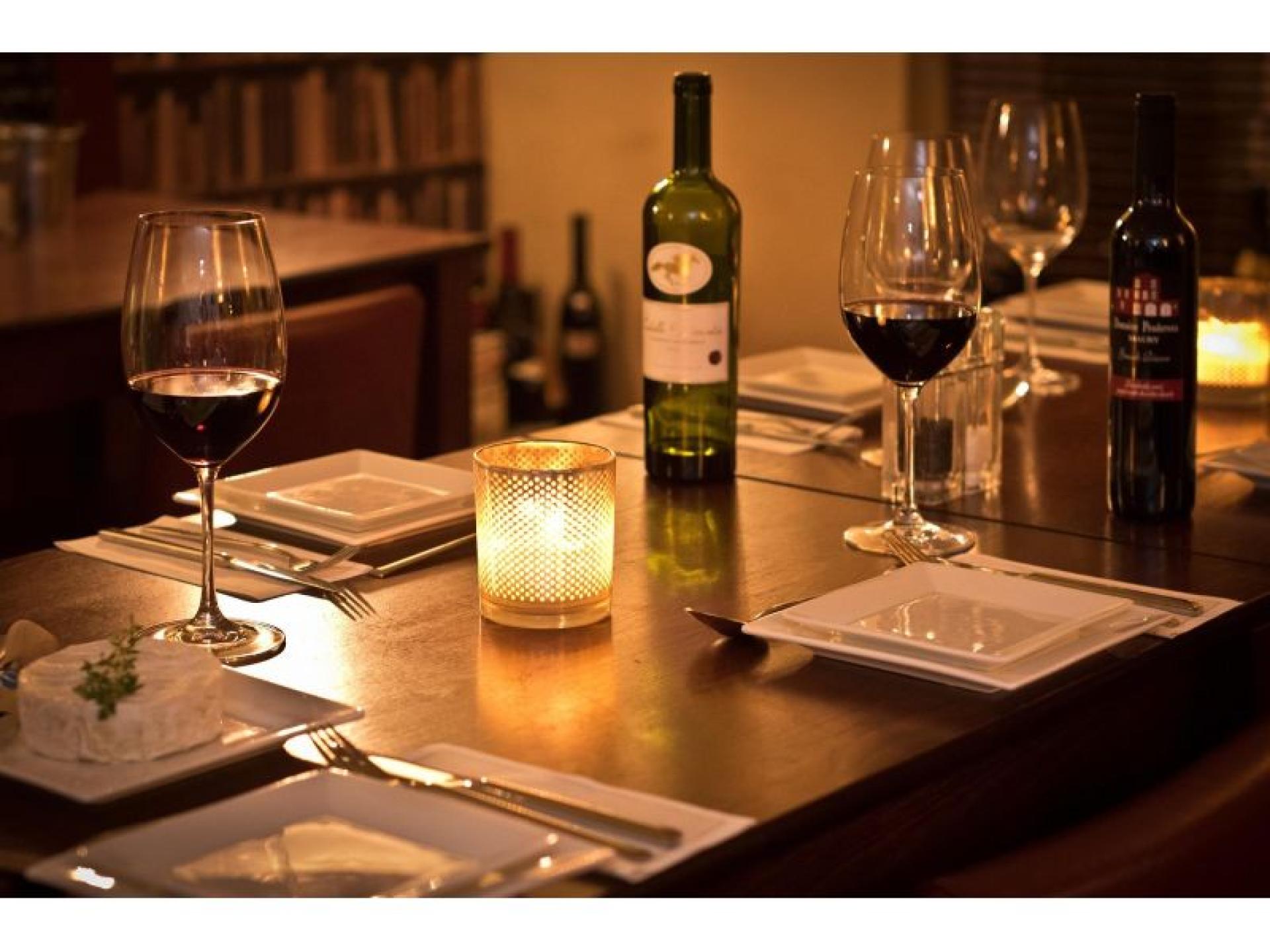 Claremont Licensed Bar / 648095 1