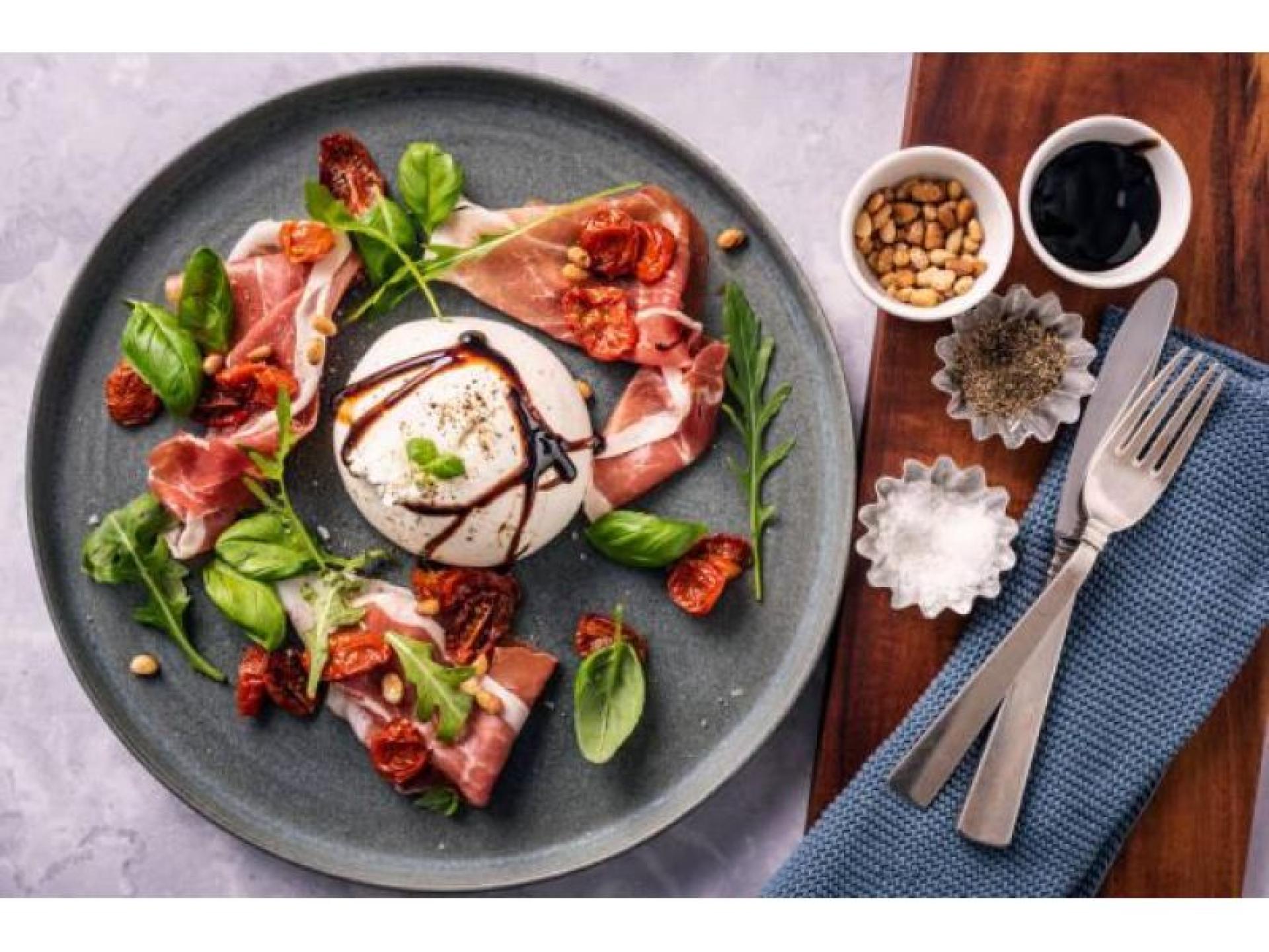 Italian Trattoria - Under 648368 1