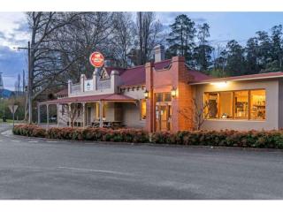 Mitta Pub
