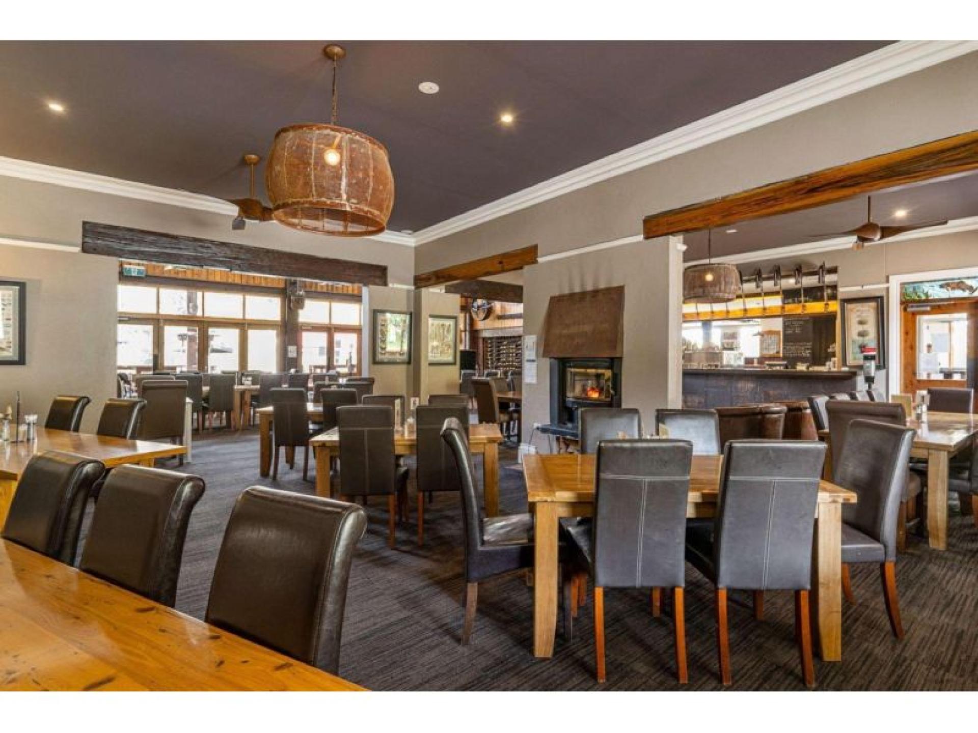 Mitta Pub 648493 2