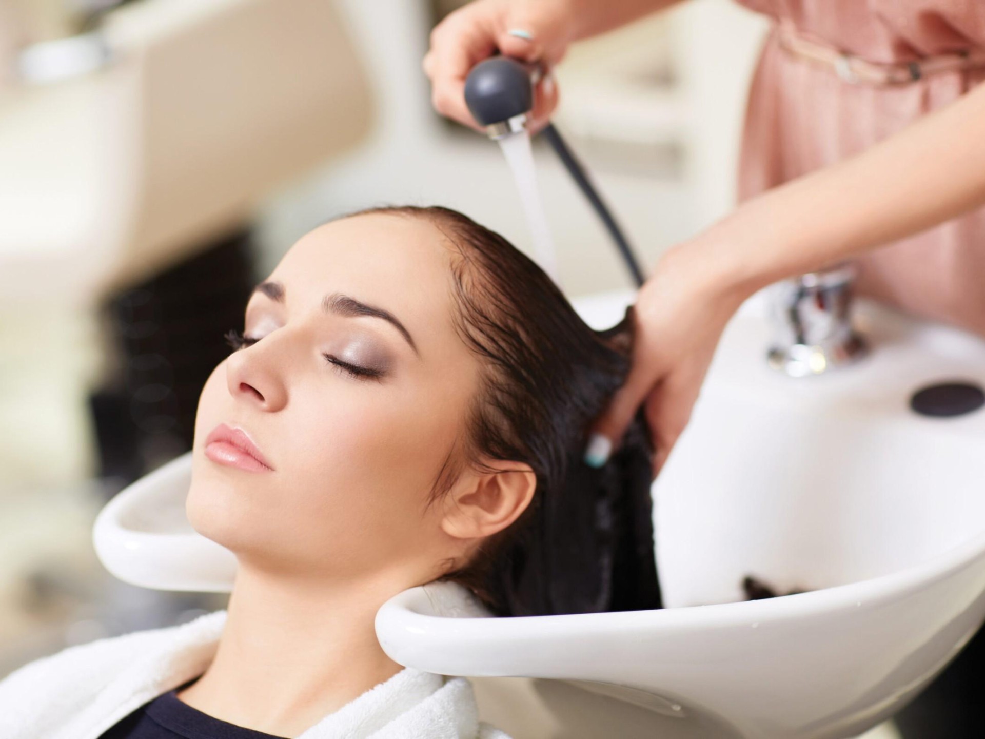 Under Contract Hair Salon 648892 2