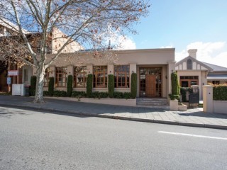 Mediterranean-Italian-Cuisine Restaurant