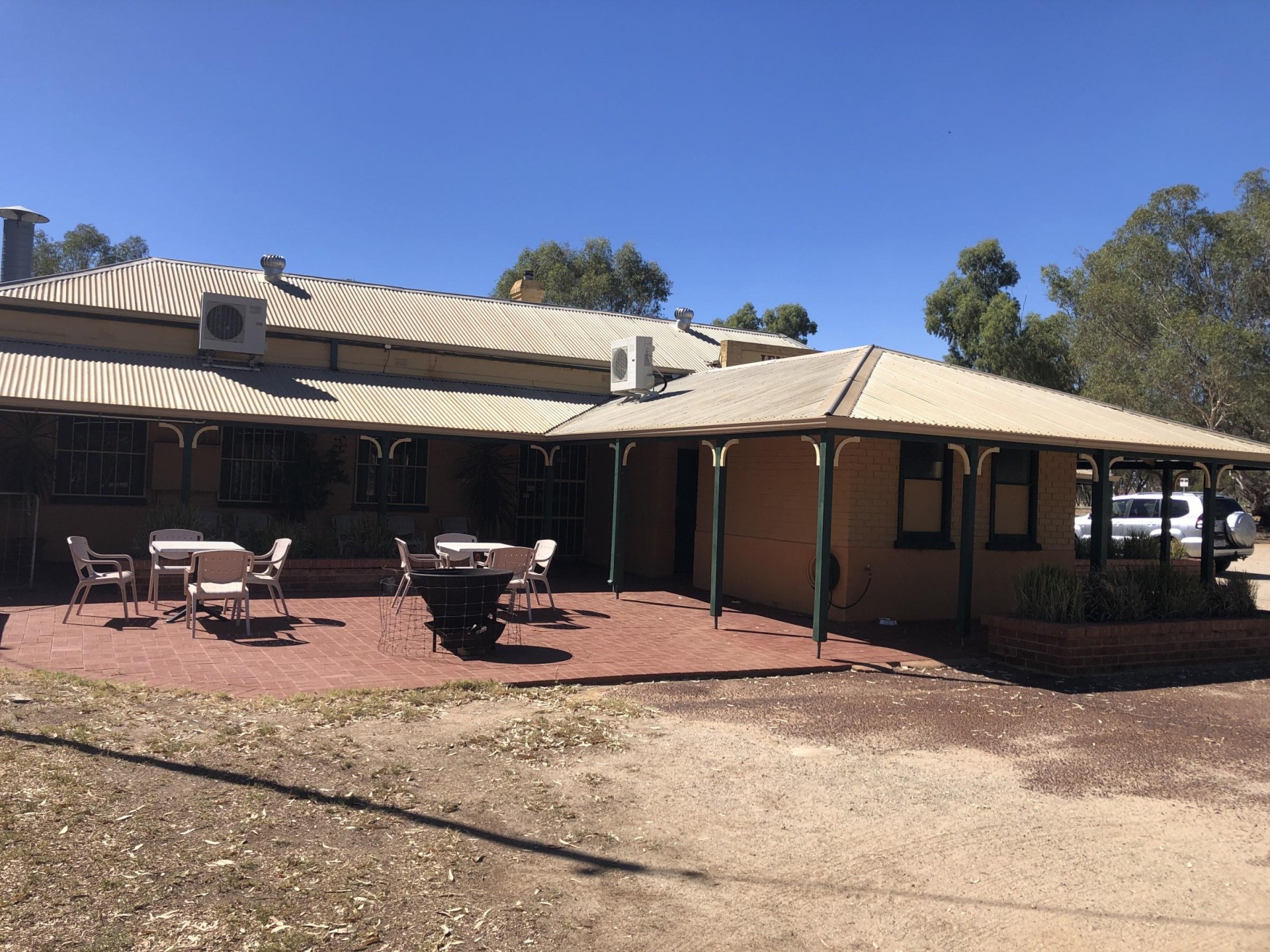 Tavern -freehold And Business 649664 1