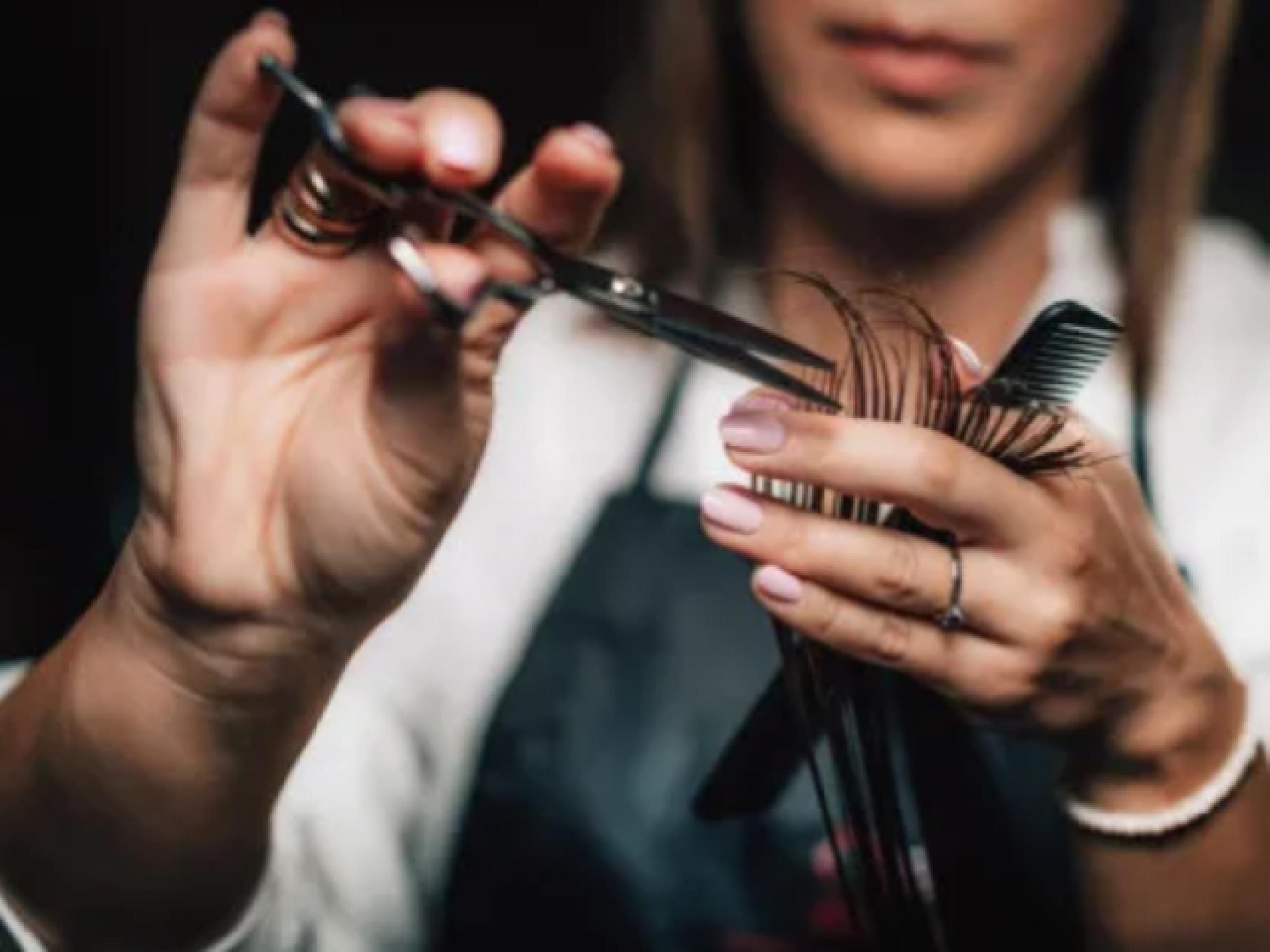 Busy Hair Salon For 649897 1