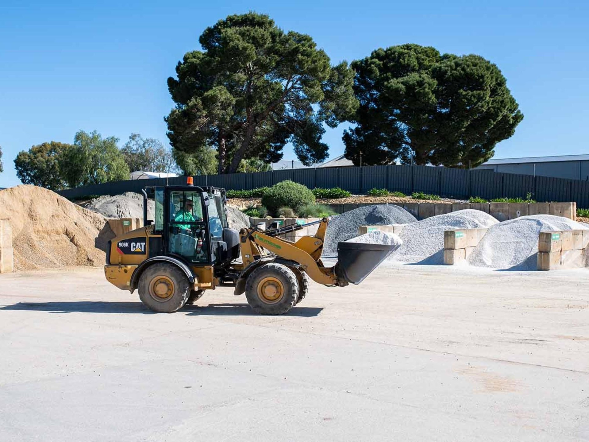 Thriving Gardening & Building 650594 1