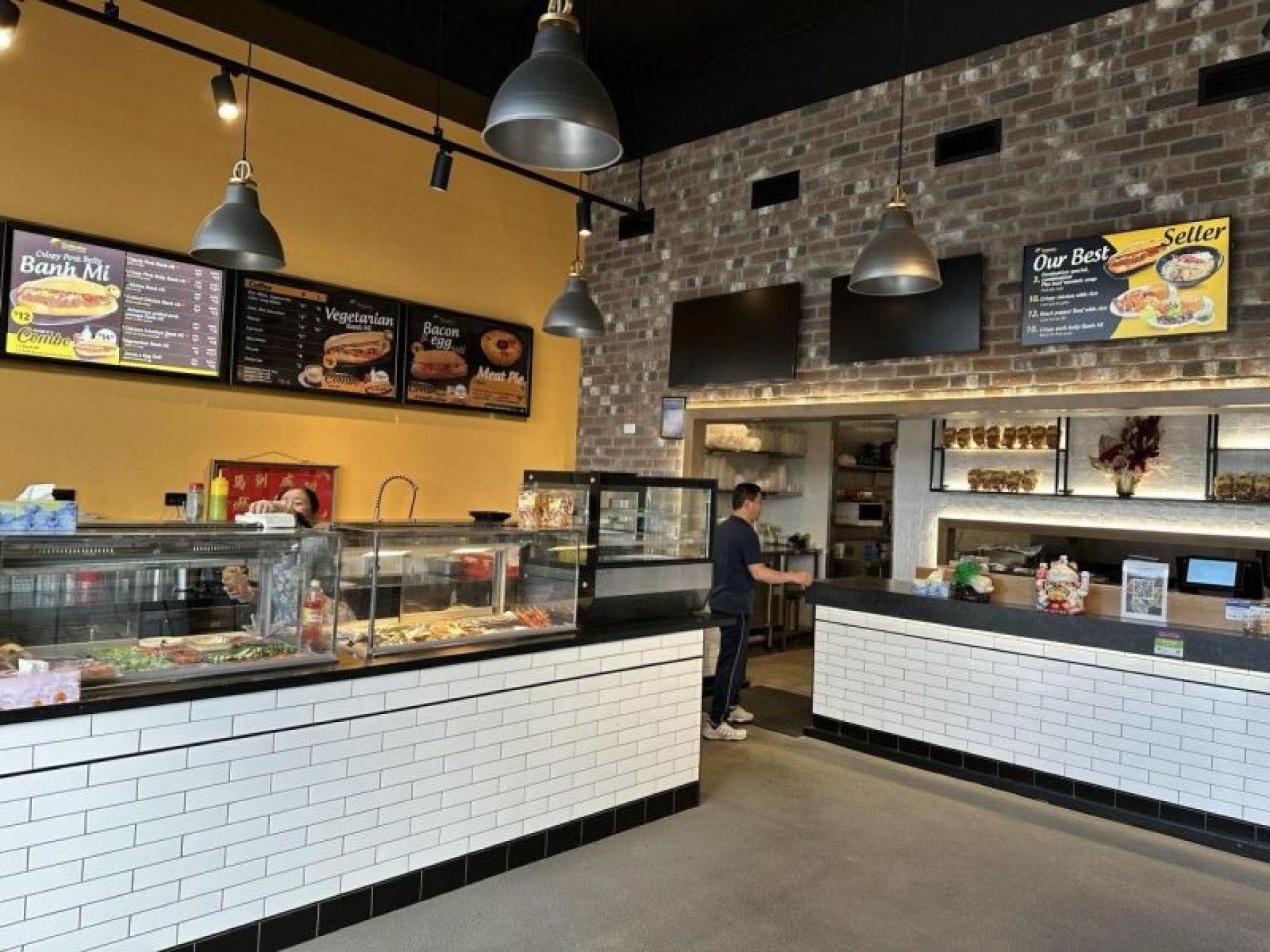 Under Contract: Popular Vietnamese 652442 3