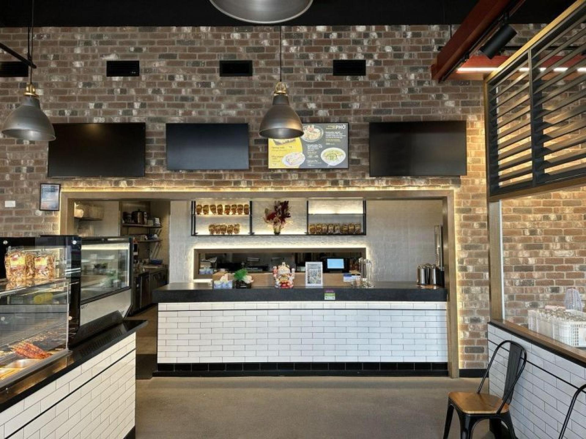 Under Contract: Popular Vietnamese 652442 1