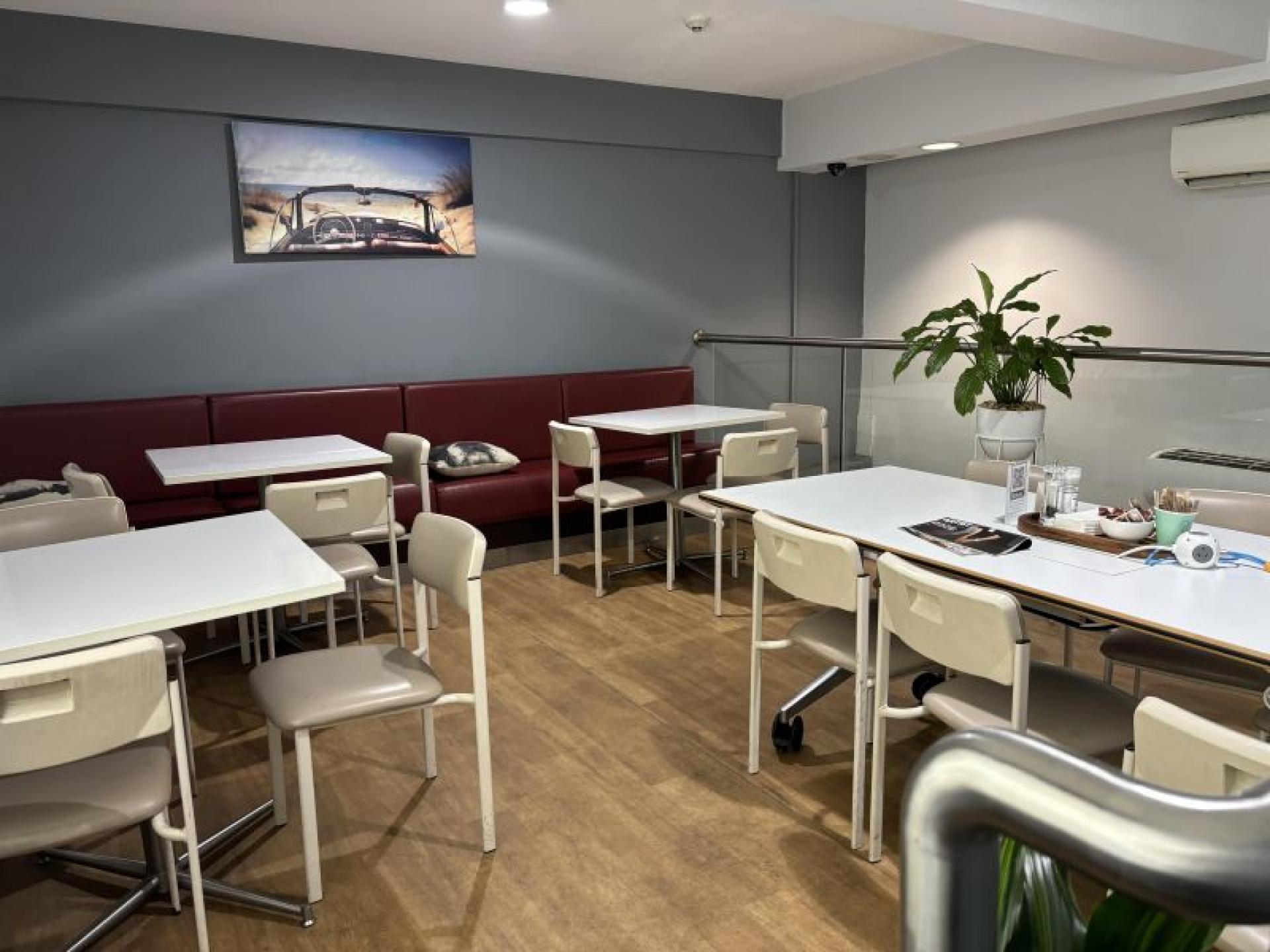 Under Contract: Thriving Cafe 652989 2