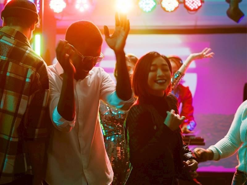 Very Popular Cocktail Bar 653294 2