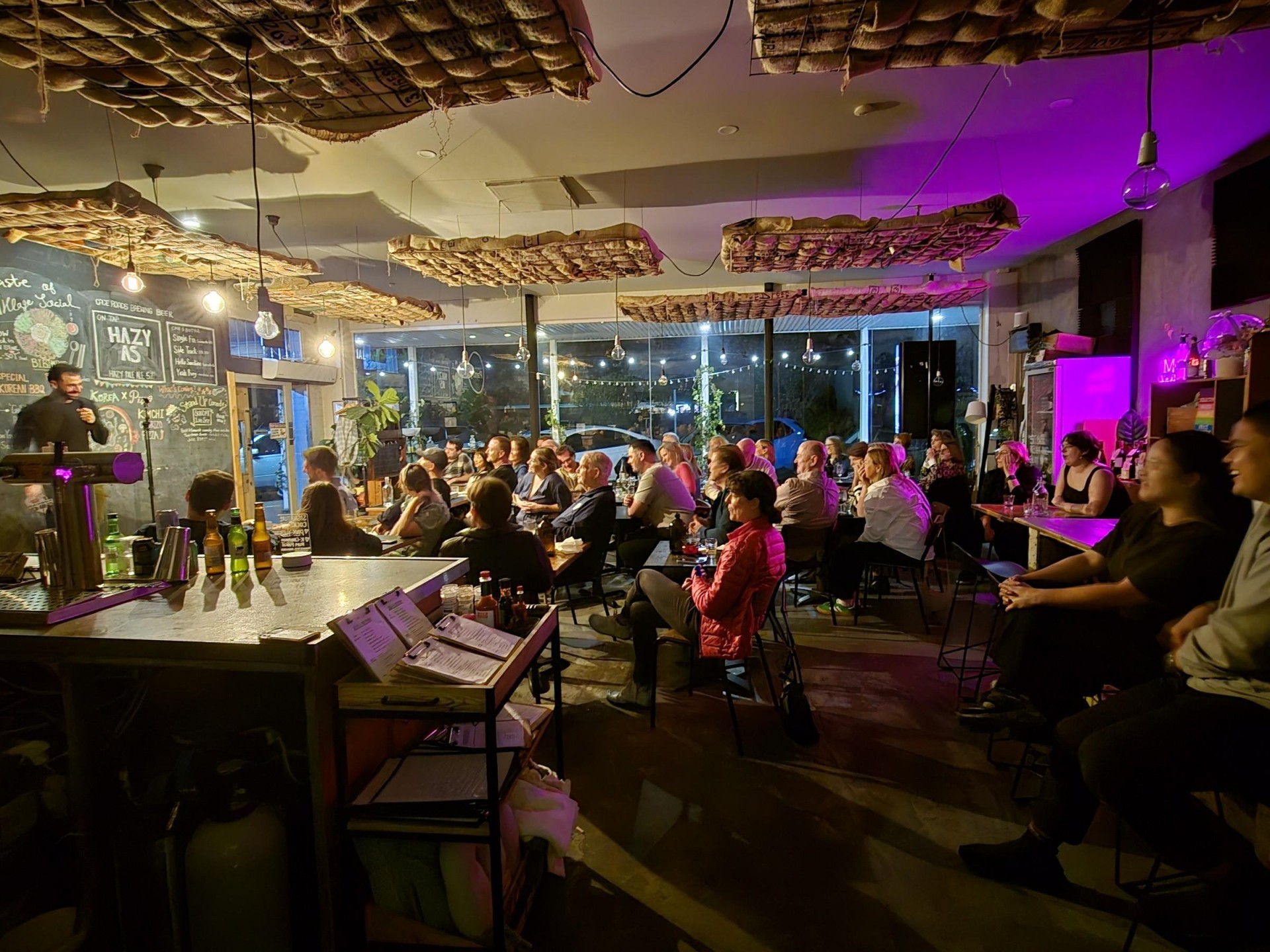 Busy Local Restaurant 653440 3