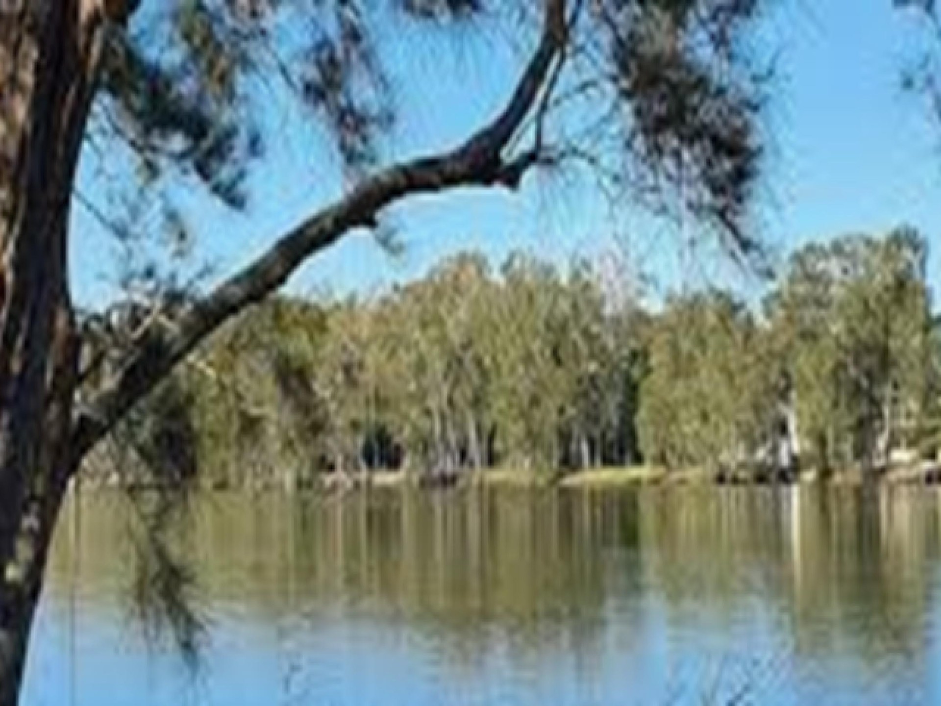 Supermarket/newsagency Northern End Of 653508 1