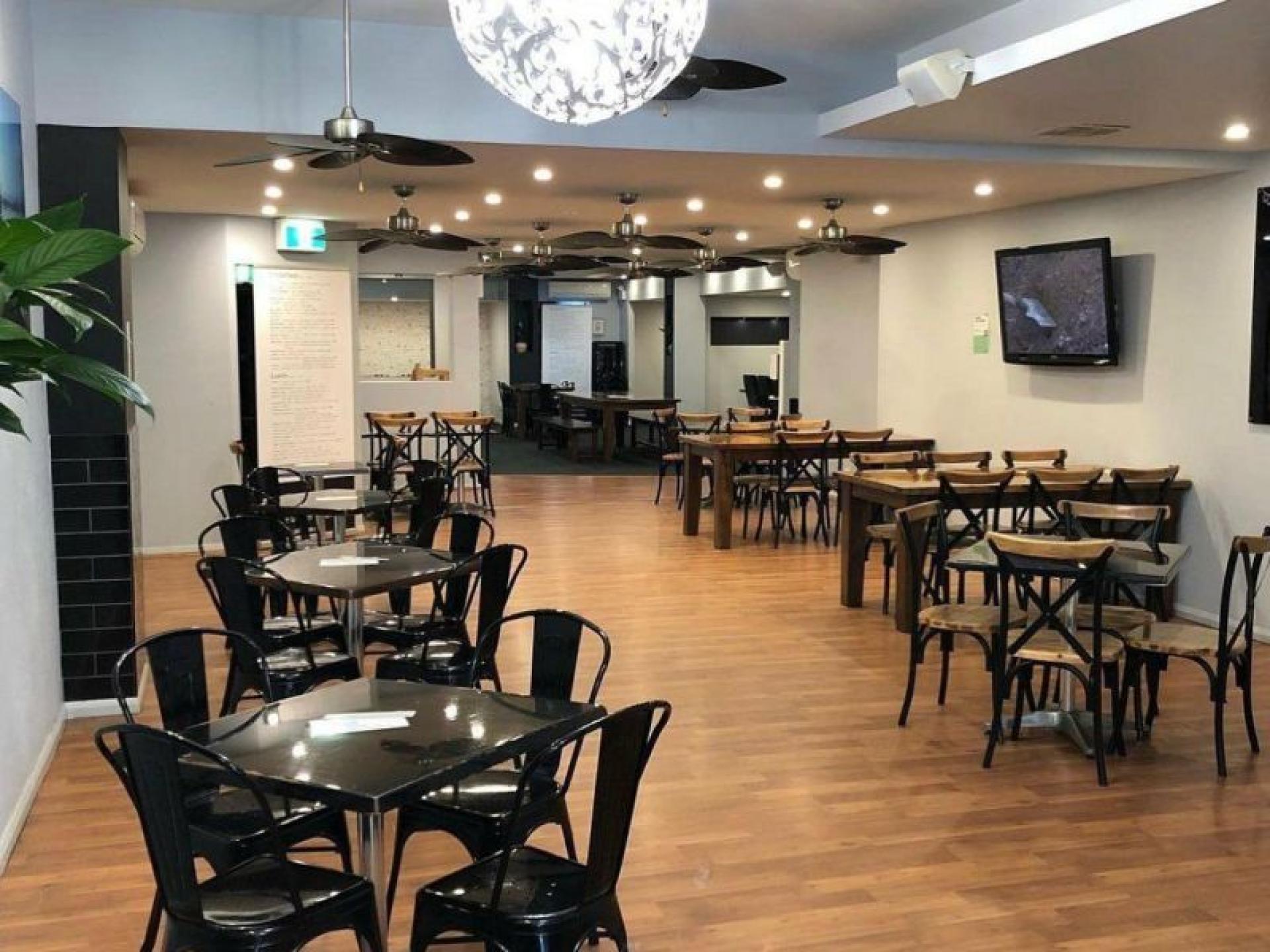 Under Offer! Iconic Waterfront 654720 2