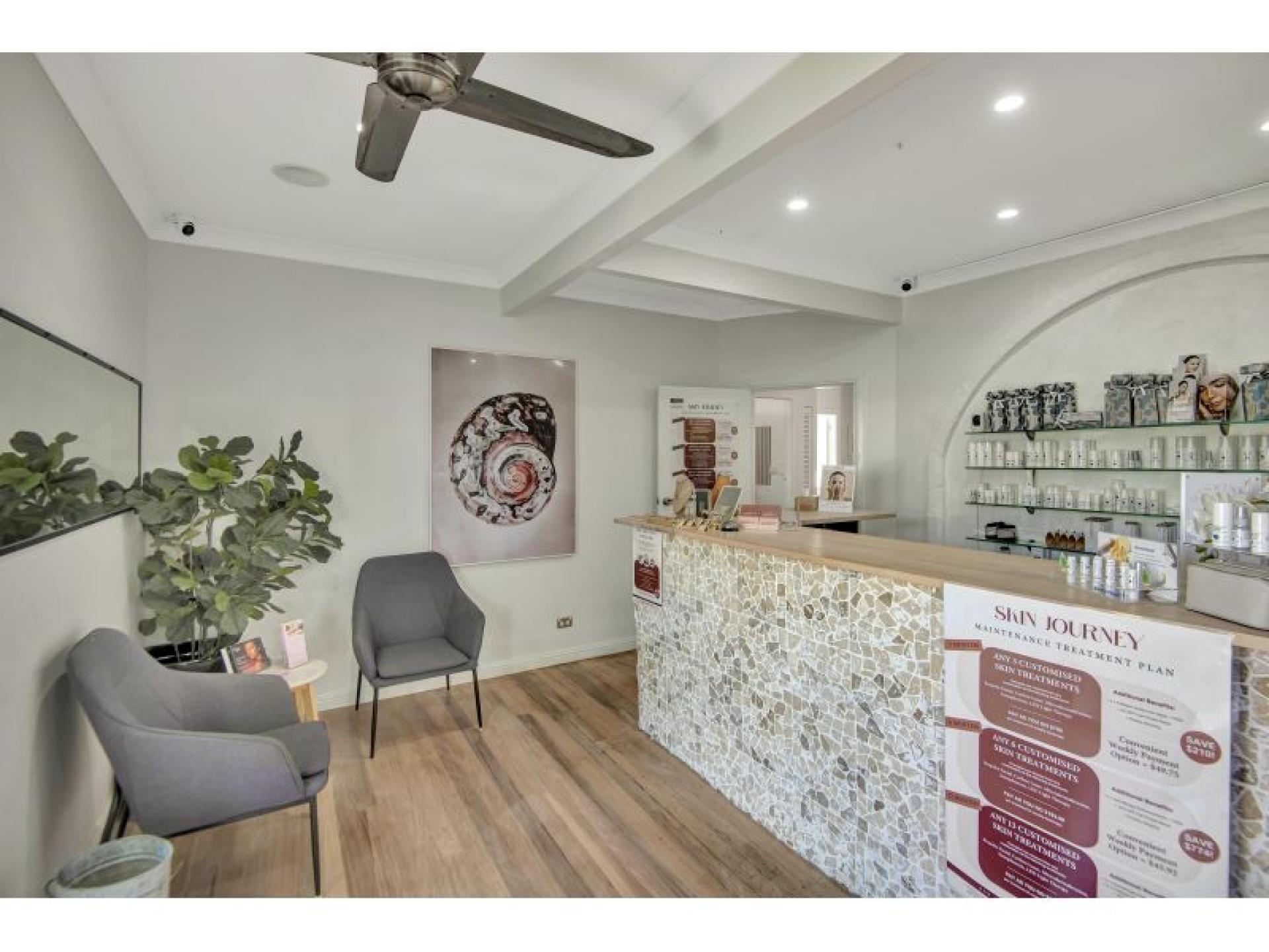 Recently Renovated Beauty / 654727 1